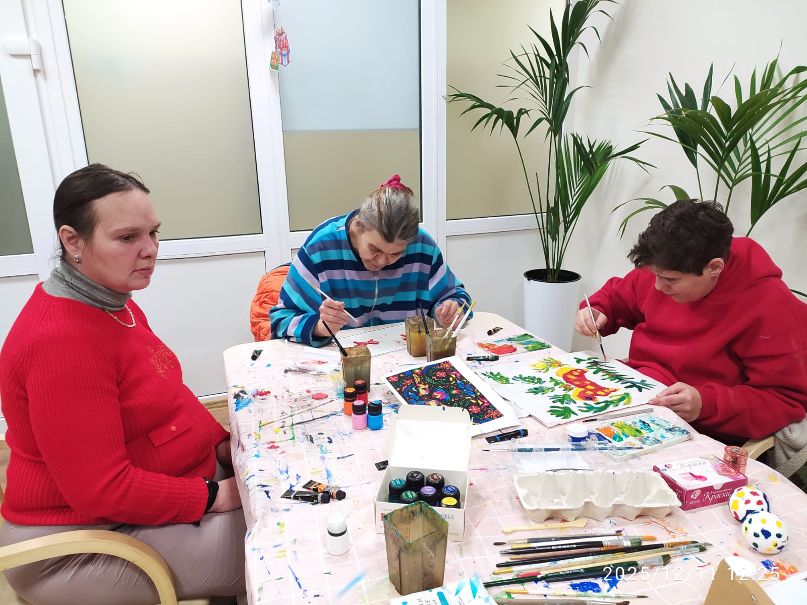 Ребята из  социального дома готовятся к Новому году