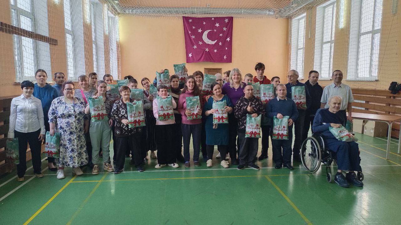 Участники проекта «Открывая мир» получили подарки