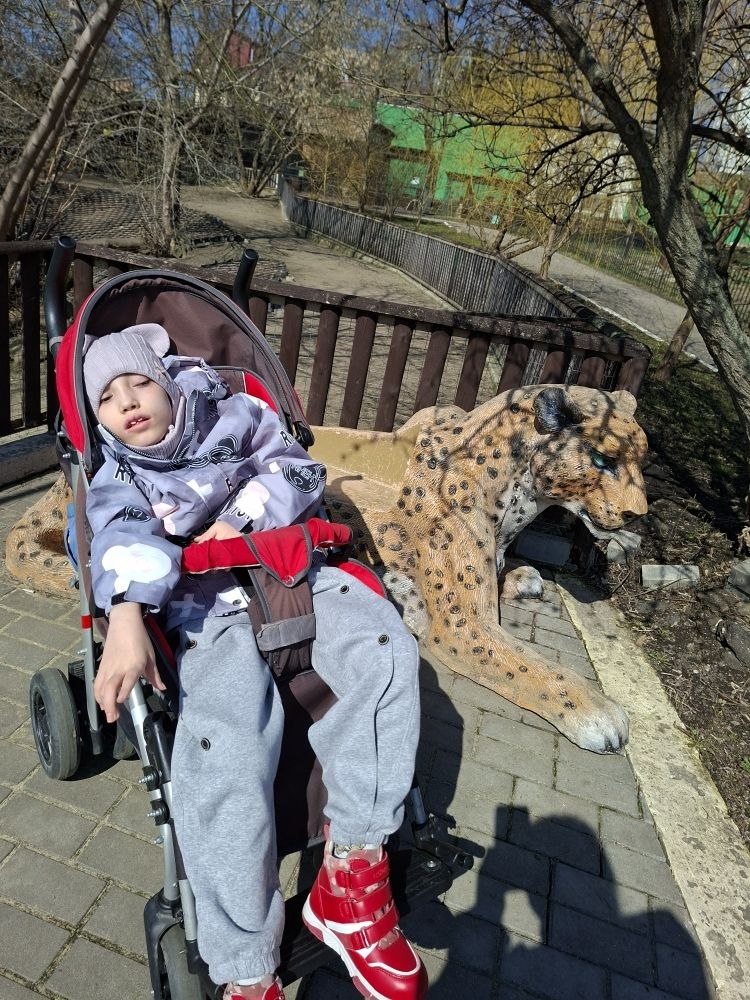 Кире очень нужна коляска, чтобы выйти из квартиры